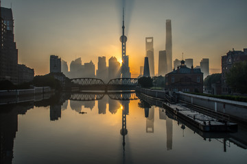 Fototapeta na wymiar Shanghai Skyline am Morgen