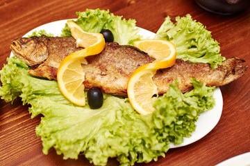 Grilled trout with lemon, dill and salad leaves