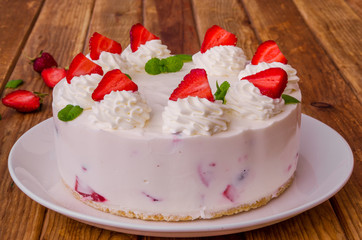 Strawberry no-bake cheesecake