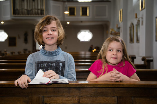 Kinder in der Kirche