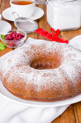 Tea cake with raspberries and caramel sauce