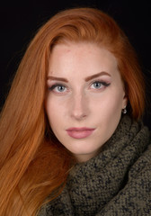 Naklejka premium Portrait photo shoot of a beautiful young red-haired girl