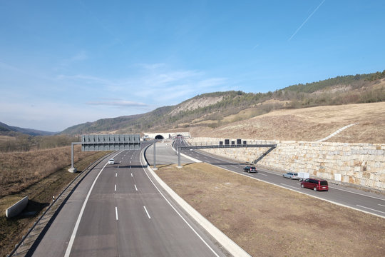 Autobahn A4 aus Richtung Osten vor der Einfahrt in den Jagdbergtunnel