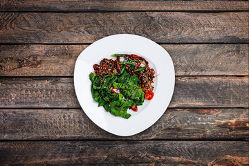 Salad of horse meat with spinach, shallots and sun-dried tomatoes
