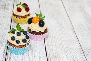 Cupcakes with fresh berries