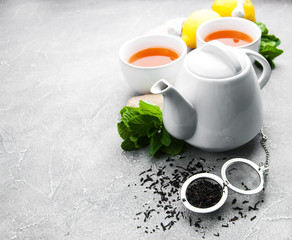 Tea with lemon and mint