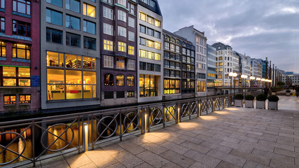 Abends am Bleichenfleet in der Hamburger City © Carl-Jürgen Bautsch