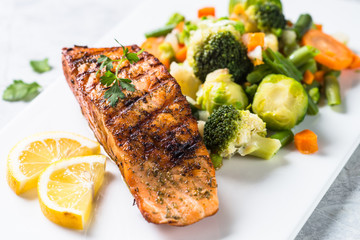 Grilled salmon fillet with vegetables mix. 