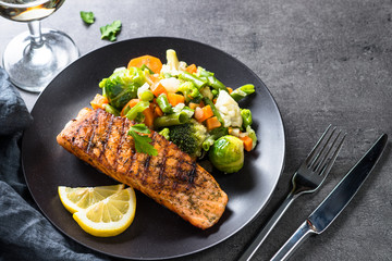 Grilled salmon fillet with vegetables mix. 