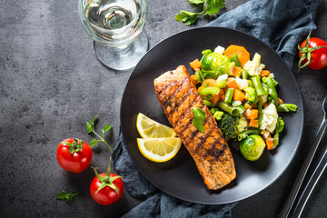 Grilled salmon fillet with vegetables mix. 