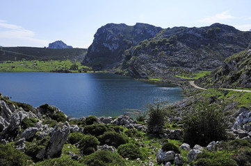 Lago de Enol im Kantabrischen Gebirge / Spanien