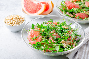 Grapefruit and arugula salad