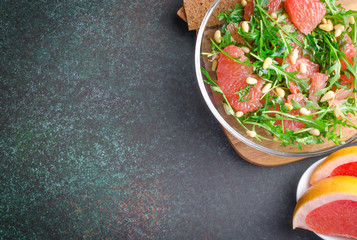 Grapefruit and arugula salad