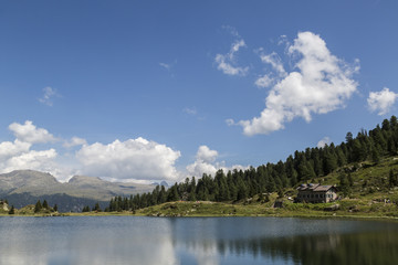 Fototapeta na wymiar Mountain lake in Italy