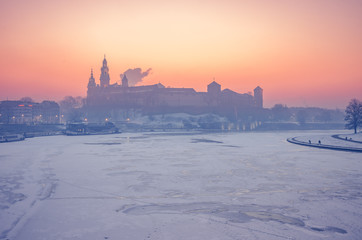 Fototapeta premium Krakow, Poland, Wawel Castle and Wawel cathedral in the winter over frozen Vistula river in the morning