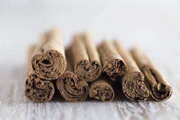 Cinnamon sticks, close-up horizontally