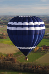 Heißluftballon in der Höhe