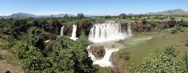 Landschaft mit dem Wasserfall Blauer Nil mit Regenbogen - Äthiopien
