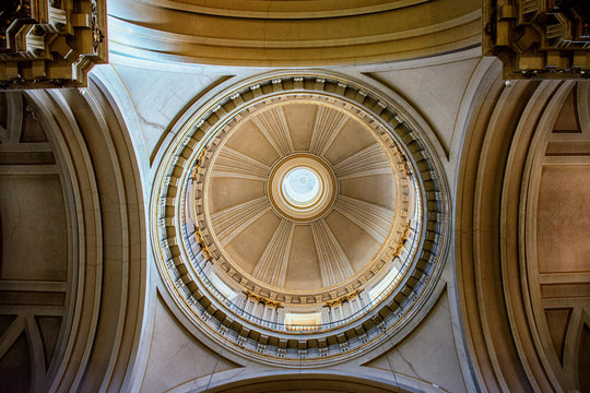 Cupula Colegiata de San Isidro en madrid