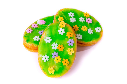 Osterwiese auf gef&uuml;lltem Marzipan Cognac Keks