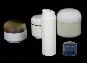 Packaging of cosmetic jars for empty creams