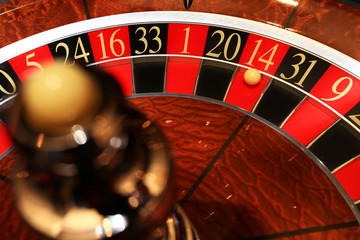 Obraz premium Classic casino roulette wheel with ball