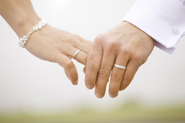 Wedding rings hands bridal couple - 195924492