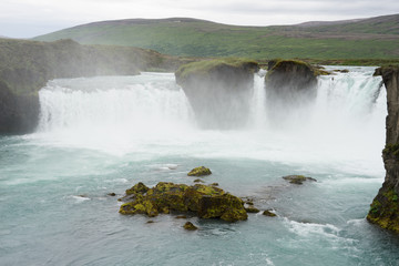 Landschaft rund um den Goðafoss - Wasserfall in Nord-Island 