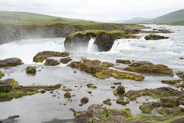 Landschaft rund um den Goðafoss - Wasserfall in Nord-Island 