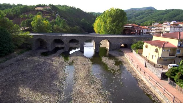 Drone en Caceres. Puente de Pinofranqueado, municipio español, perteneciente a la provincia de Cáceres, en la comunidad autónoma de Extremadura (España)