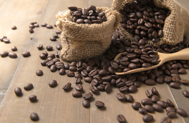 roasted coffee beans in wood scoop