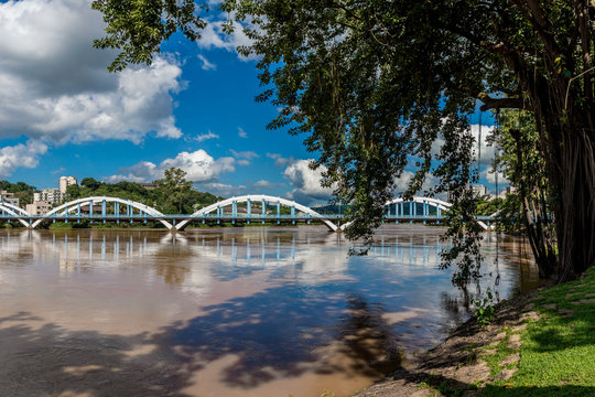 Ponte dos Arcos sobre Rio Para&iacute;ba do Sul, Barra Mansa - RJ