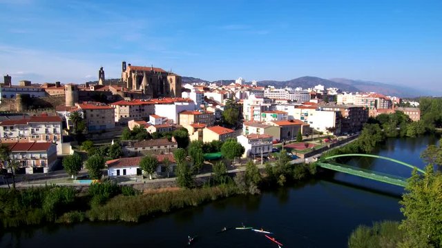 Drone en Plasencia, ciudad y municipio español de la provincia de Cáceres, situada en el norte de la comunidad autónoma de Extremadura (España) Video aereo con Dron