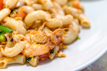 Macaroni, shrimp