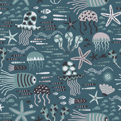 Naklejka premium Baby seamless pattern - ocean life, underwater monsters. Trendy kids vector background. Doodle style.