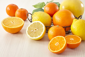 Fototapeta na wymiar 柑橘類（レモン、オレンジ、グレープフルーツ、マンダリン）集合