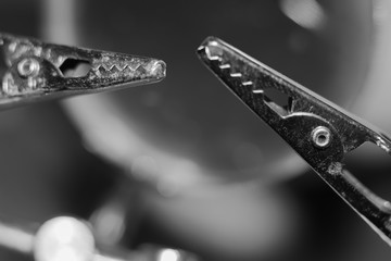 dueling alligator clips