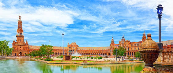 Square of the Spain is a square in the Maria Luisa Park, in Sevi