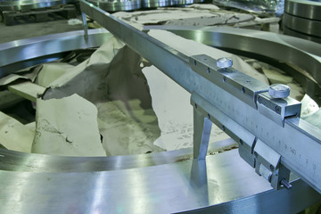 Flanges for apparatuses, flanges for pipelines