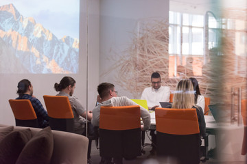 Obraz premium Startup business team at a meeting