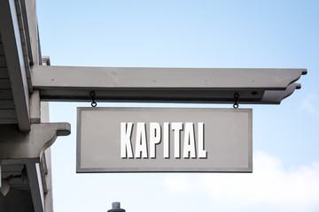 Schild 267 - Kapital