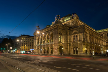 Fototapeta premium Wide shot of traffic passing the Vienna Opera House