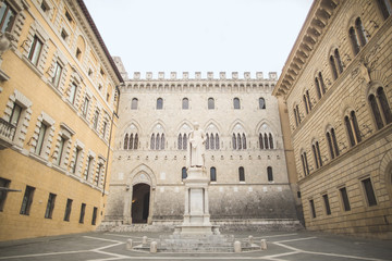 Fototapeta na wymiar Piazza Salimbeni square with statue in central Siena