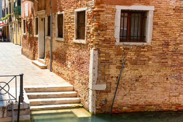 Fototapeta na wymiar House and staircase in Venice near canal with water