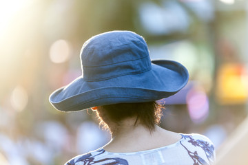 woman wearing a heat in the summer