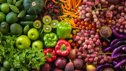 Poster Tropische verse groenten en fruit biologisch voor een gezonde levensstijl, Regeling van verschillende groenten biologisch voor gezond eten en dieet © peangdao