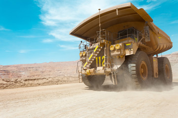 Dump truck at a copper mine in Latin America © Jose Luis Stephens