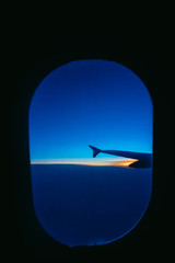 During the journey, look through the porthole of the new aircraft to the blue sky and white shelves