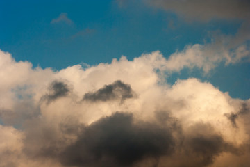 Fototapeta na wymiar Beautigul orange and blue sky clouds