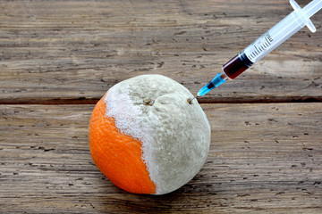 Injection of harmful substances into fruit